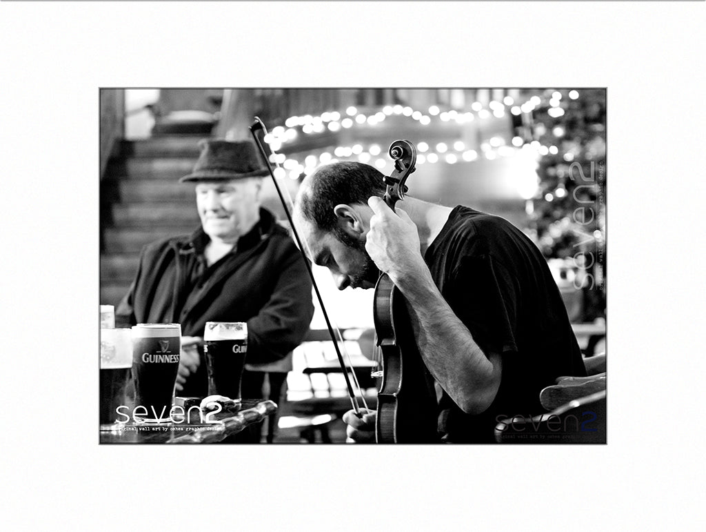 fiddle player listening to music in Irish trad session